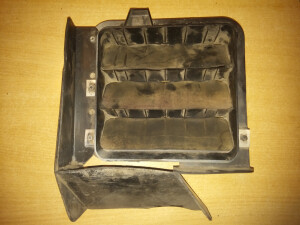 Клапан обратный вентиляции салона на audi 80/90 В3 и прочие ВАГи (VAG 893 819 183)