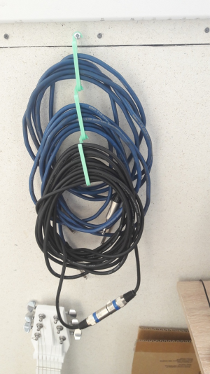 Модульный крючок-органайзер для звуковых и других кабелей