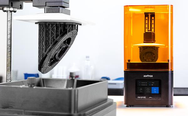 Zortrax предлагает настольные фотополимерные 3D-принтеры Inkspire