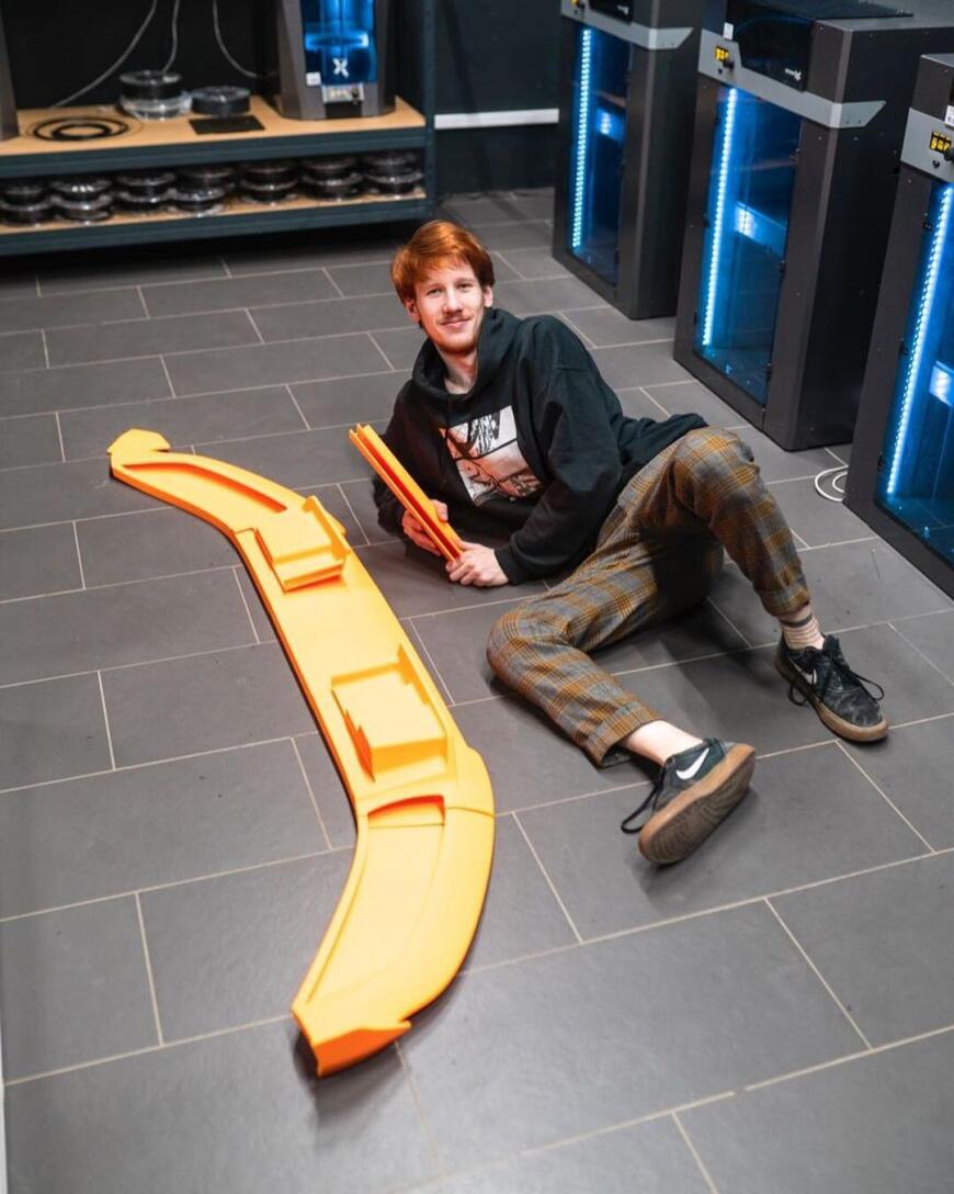 Напечатанная мастер-модель нестандартного диффузора для Mercedes-Benz.