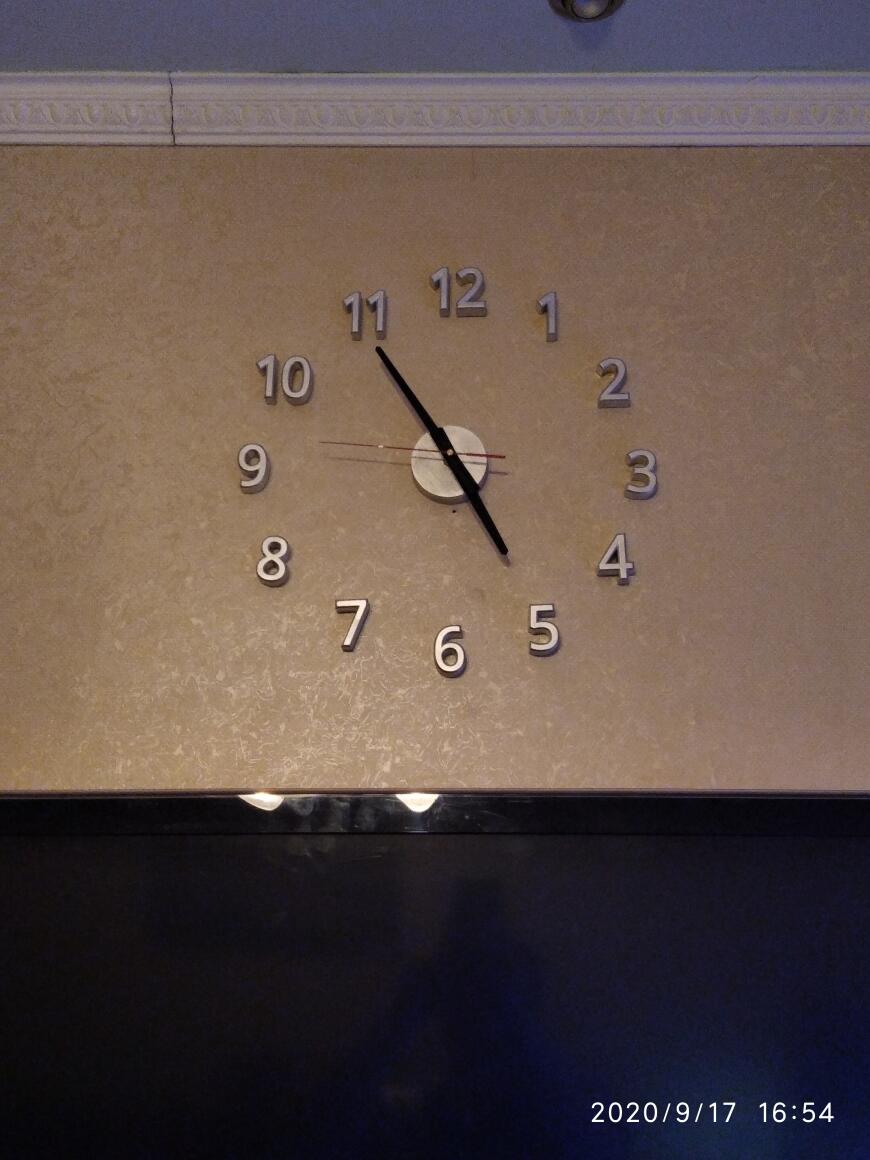 Настенные часы.