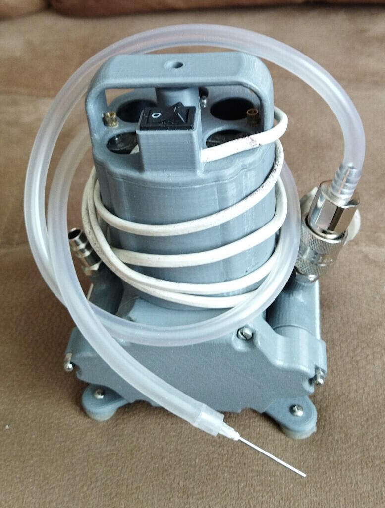 Универсальный компрессор-вакууматор.