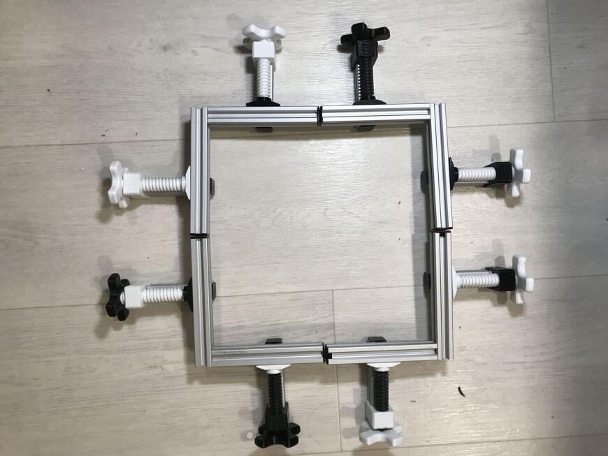 Околоидеальные 90 градусов для деревяшек и пластиковый винт-трапеция