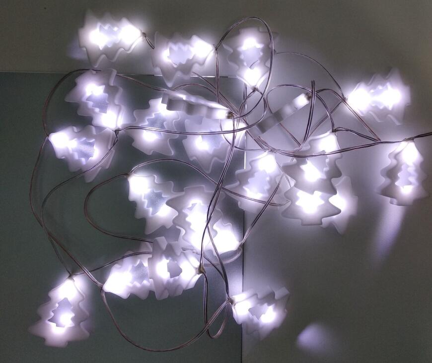 Новогодняя гирлянда в виде елочек