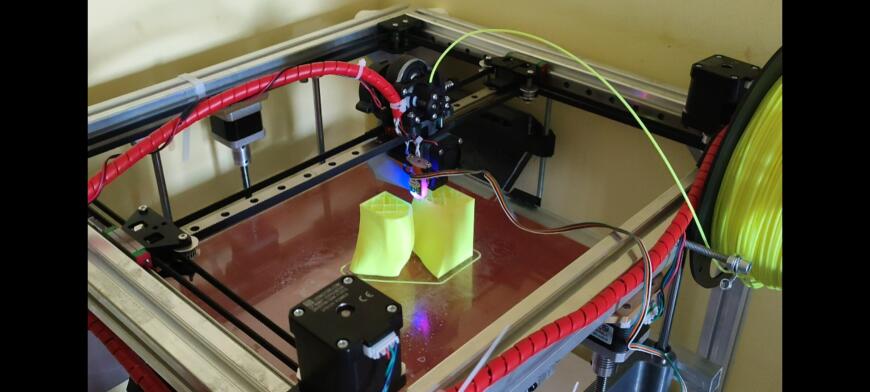 о чем поет coreXY