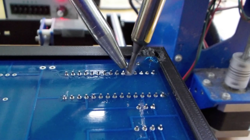 Вологодские студенты переделали 3D-принтер в паяльного робота