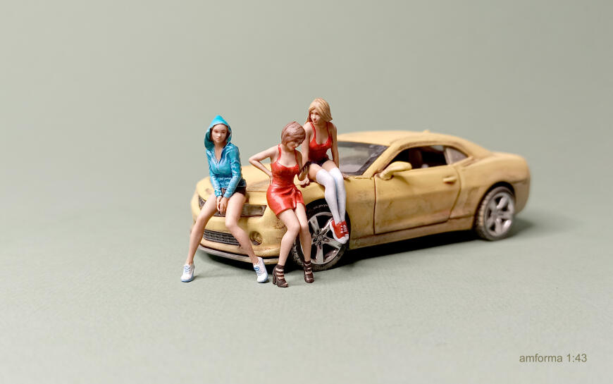 Три девицы на капоте⁠⁠