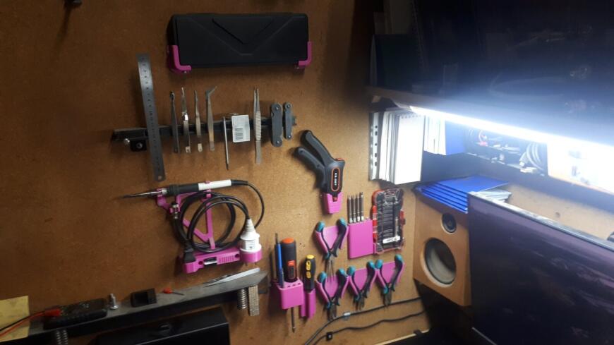 Немного рабочего места электронщика с использованием 3D печати