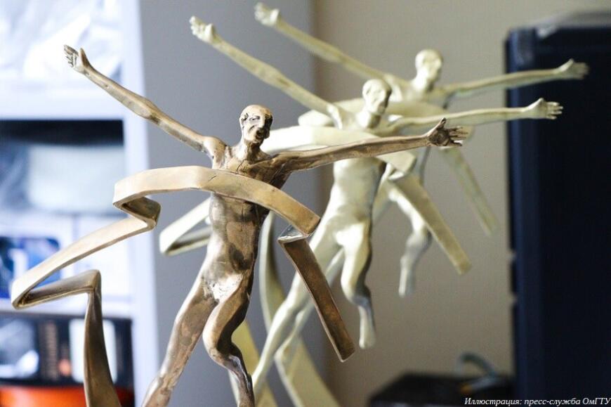 В ОмГТУ изготовили 3D-печатные награды для марафонцев