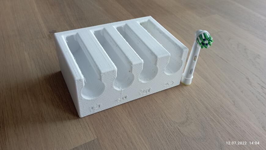 Подставка под насадки для электрической зубной щетки в моём исполнении.