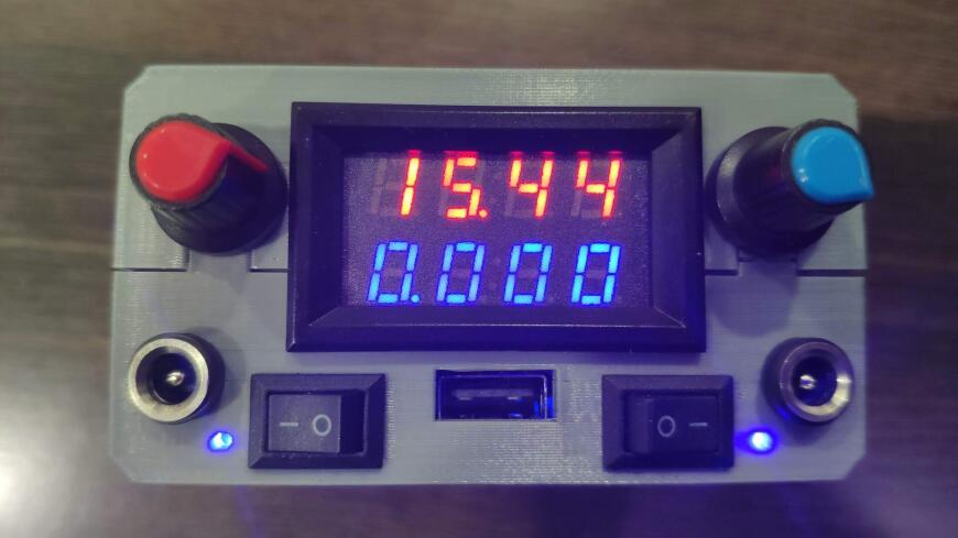 Автономный блок питания на аккумуляторах 18650 с QC3.0 и LED