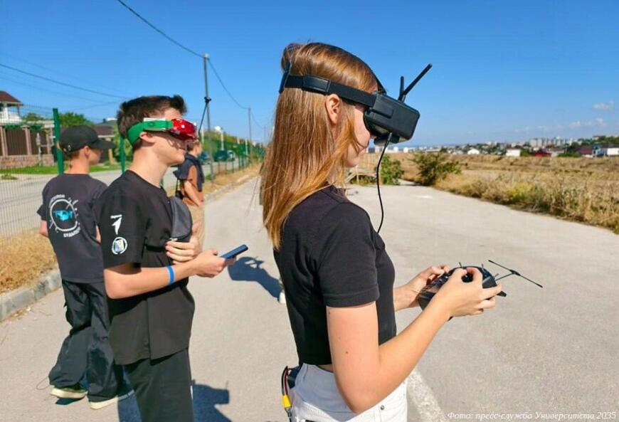 Студенты МАИ создали миниатюрный гоночный дрон