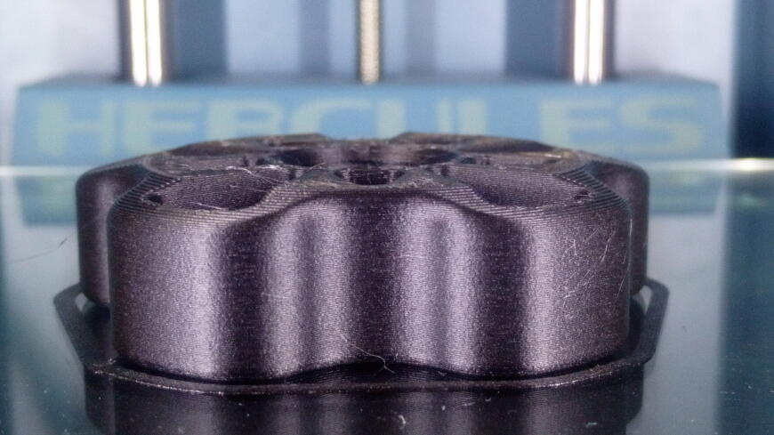 Крепление для топливного бака на моторную надувную лодку