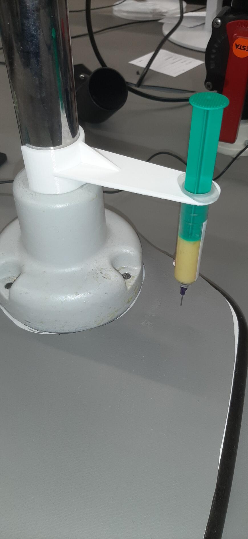 Держатель для шприца.