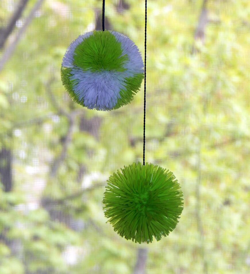 Оправдываю до сих пор не выброшенную ёлку)