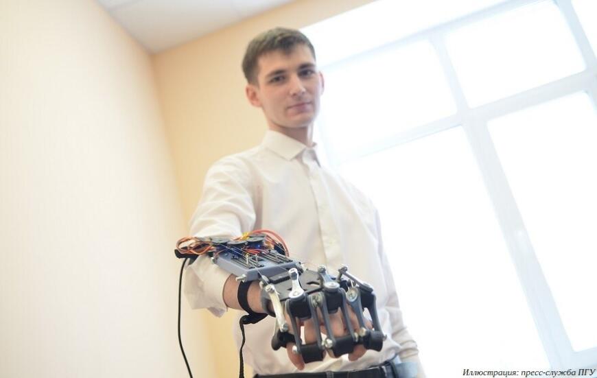 Студенты ПГУ разрабатывают VR-экзоскелет кисти