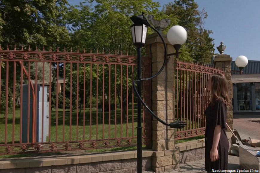 В гродненском парке установили вежливый фонарь