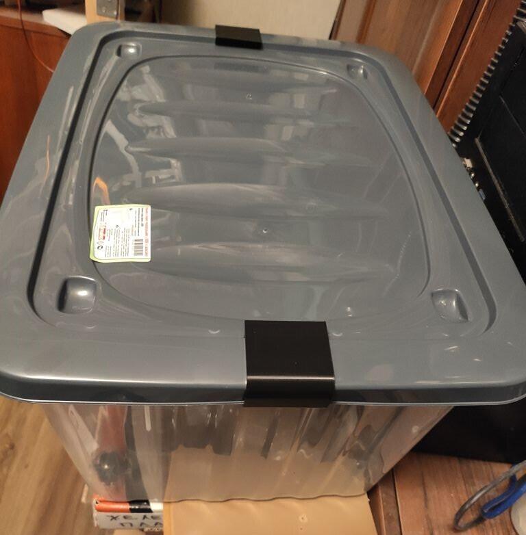 Защелка для ящика на колесиках из Fix Price