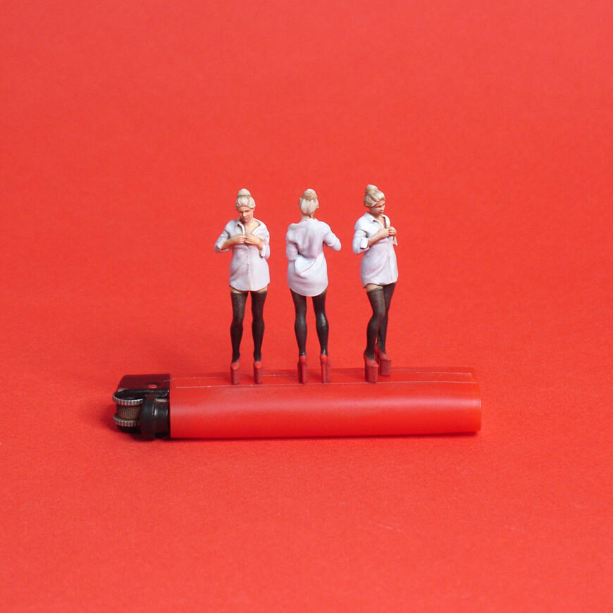 В мужской рубашке