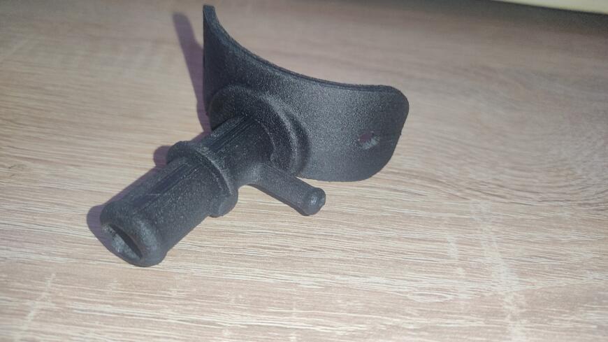 Ремент корпуса воздушного фильтра автомобиля Fiat Albea (вторая версия тройника)