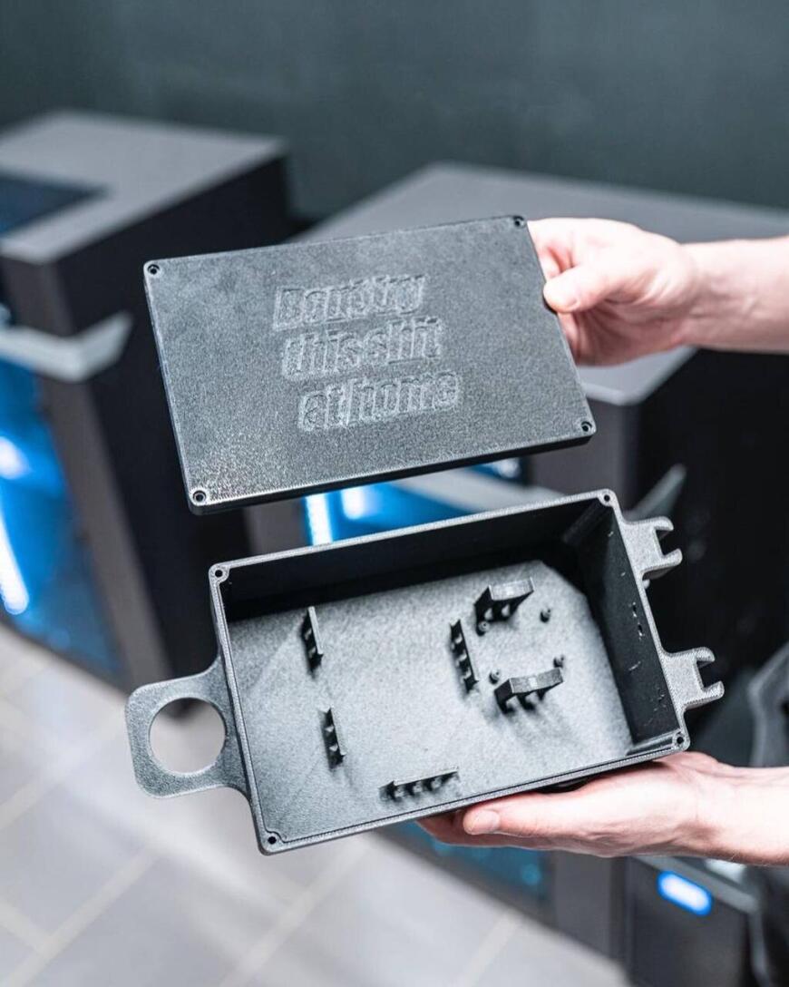 Напечатали на 3D-принтере корпус для компонентов электрики, который будет использоваться в водном транспорте. BOX3D