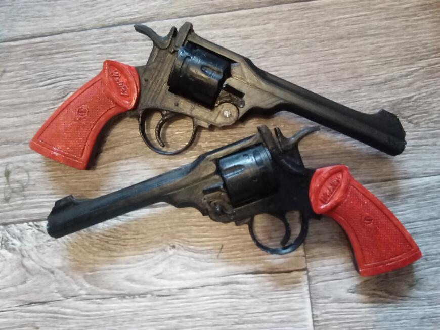 Два Смит-Вессона