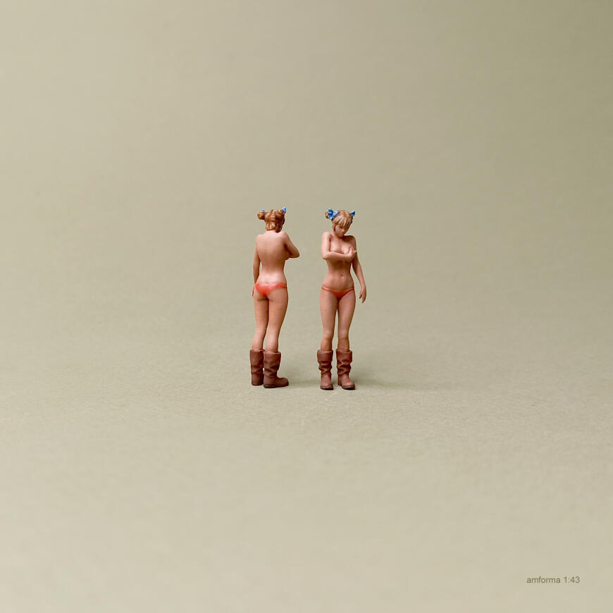 Девушка в кирзовых сапогах.