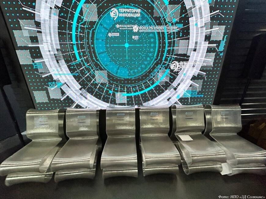 Резидент «Сколково» напечатал на 3D-принтере кресла для Петербургского международного экономического форума