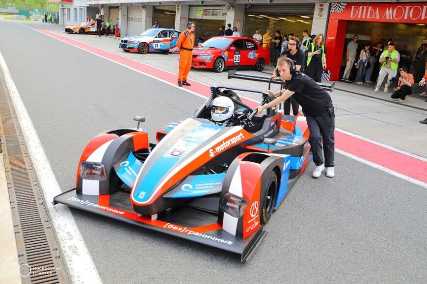 Московский политех представил гоночный автомобиль FDR12