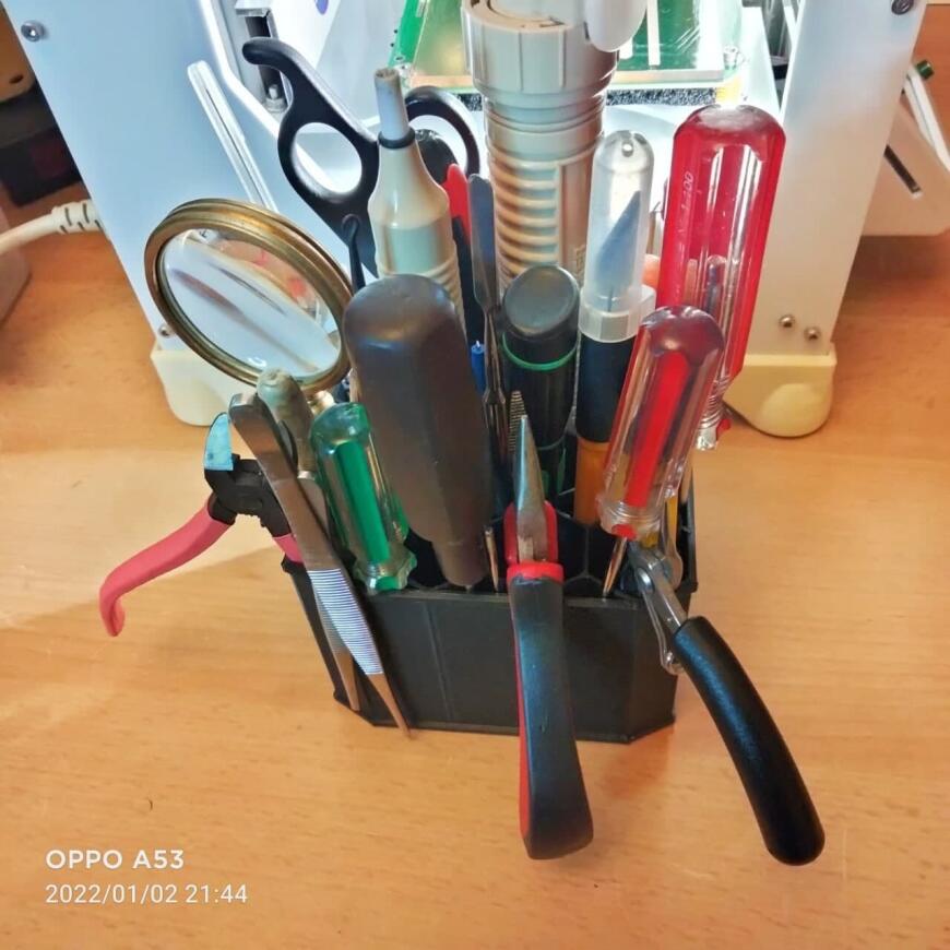 Подставка для радиомонтажных и радиоремонтных инструментов