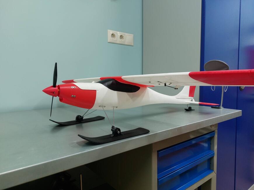 Радиоуправляемый самолёт