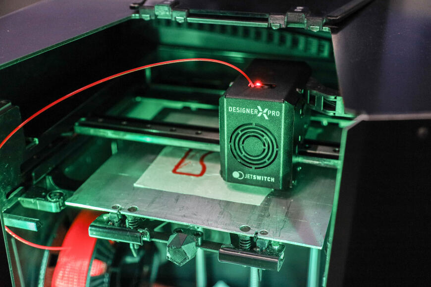 Сиденье из пластика REC в гоночных болидах!