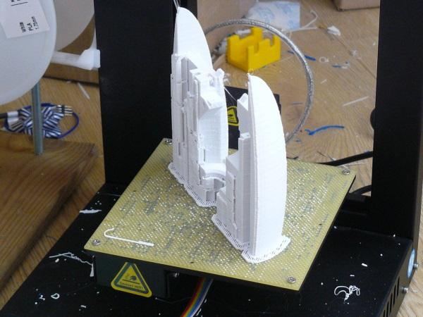 3D-распечатанный робот Turret из культовой компьютерной игры Portal