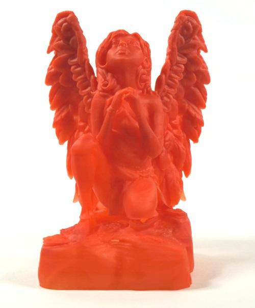 Статуэтка молящегося ангелочка, выполненная на DLP-SLA 3D-принтере Titan 1