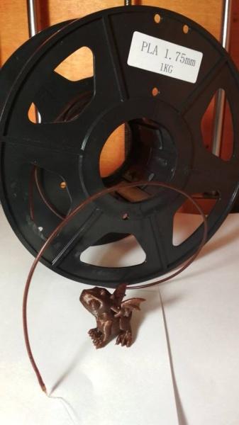 Помогите опознать пластик пожалуйста!