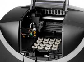 Stratasys планирует производить 3D-принтеры и материал для стоматологических лабораторий