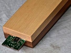 Компания 4AXYZ печатает мебель из  «умного дерева» со встроенной электроникой на 3D-принтере