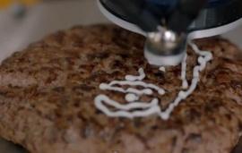 Hellmann’s представляет 3D-принтер, рисующий портреты майонезом