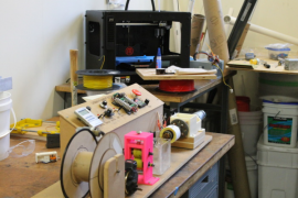 Экструдер Legacy превращает использованный пластик в «чернила» для 3D-печати