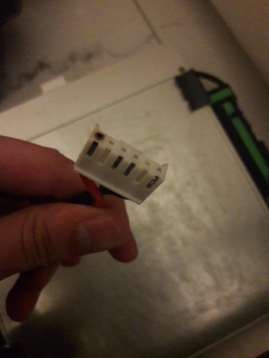 Не греется стол