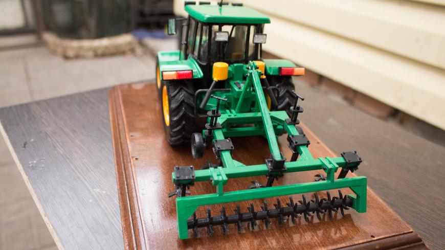 Трастор John Deere 'сувенирный'.