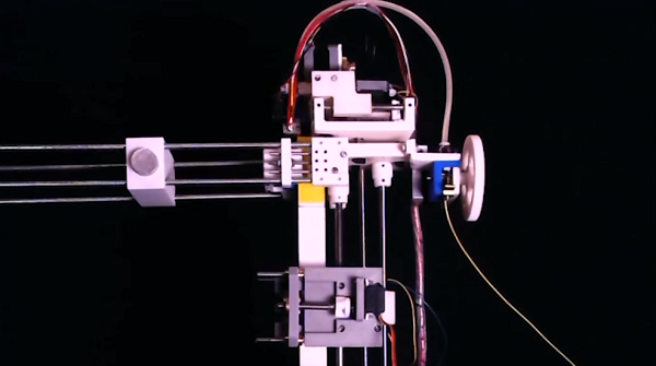 Чилийские инженеры изобрели карабкающийся 3D-принтер с неограниченной высотой построения