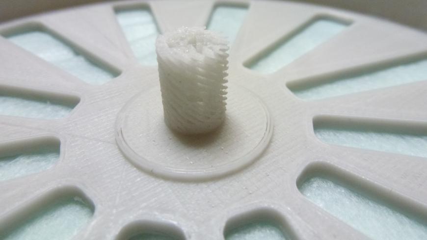 В чем может быть проблема печати мелких деталей в нутри большой детали ?