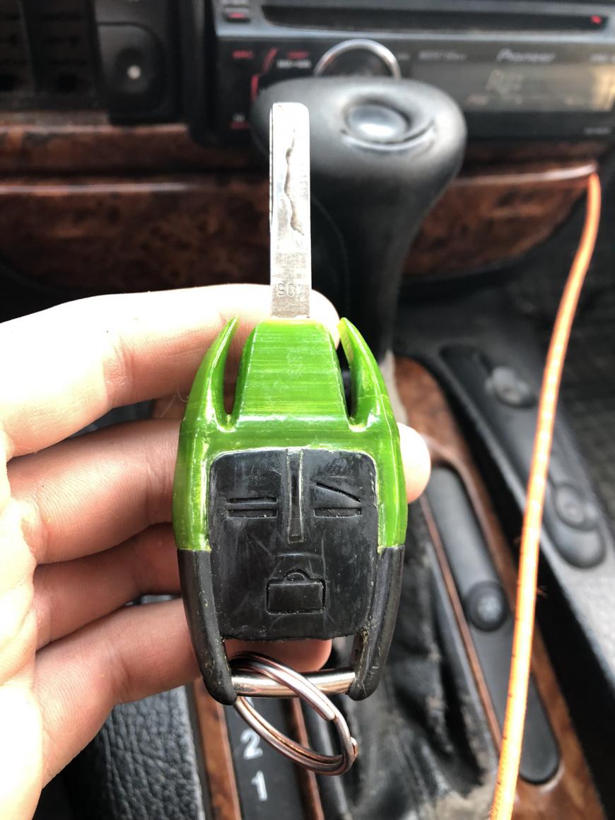 Kрепление ключа к брелку