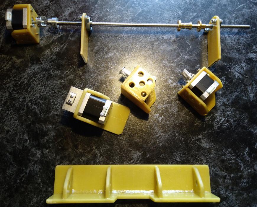 3D принтер H-Bot на рельсах из стального профиля без печатных деталей своими руками.
