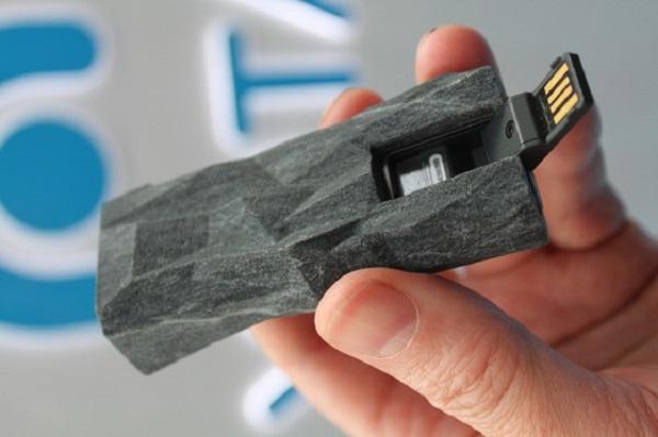 Новинка от Yota: 3D-печатные чехлы из метеорита