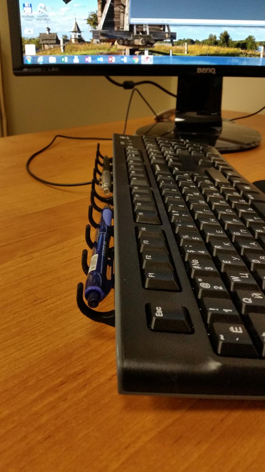 Подставка для ручки на клавиатуру