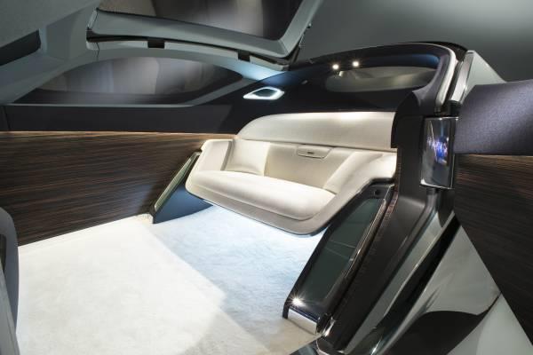 Роскошный автомобиль будущего глазами Rolls-Royce