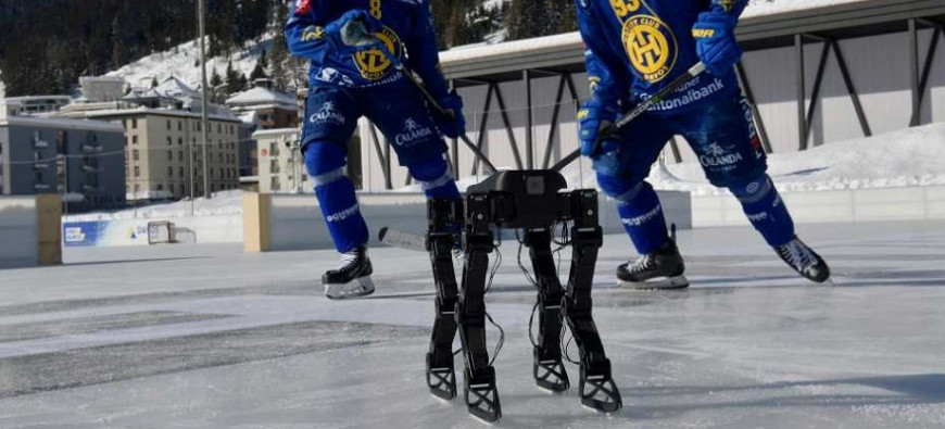 Швейцарские ученые научили 3D-печатного робота кататься на коньках