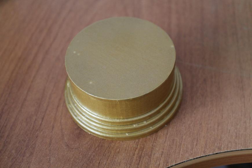 Награды на соревнования по настольному теннису.